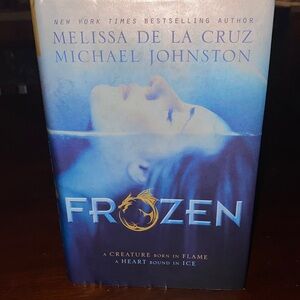 Frozen by Melissa de la Cruz and Michael Johnston - Blue Cover